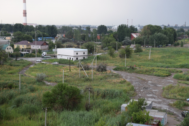 Чтобы уехать на автобусе, люди тонут в грязи